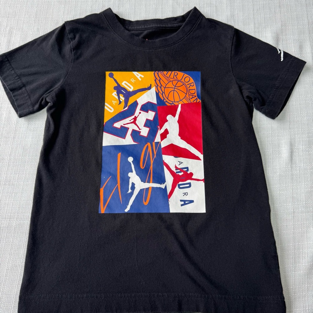 Air Jordan Cross Court Tshirt Youth size 7 
Black